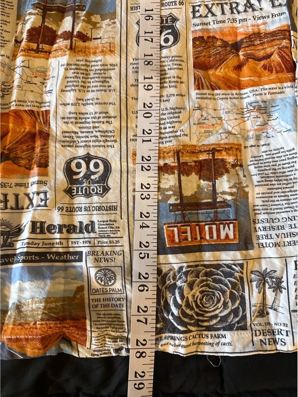 No Boundaries Men's Short Sleeve Button-Up Shirt Newspaper Print_6